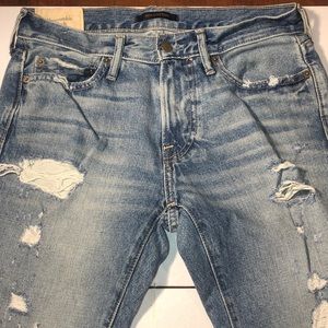 Light blue skinny jeans distressed look